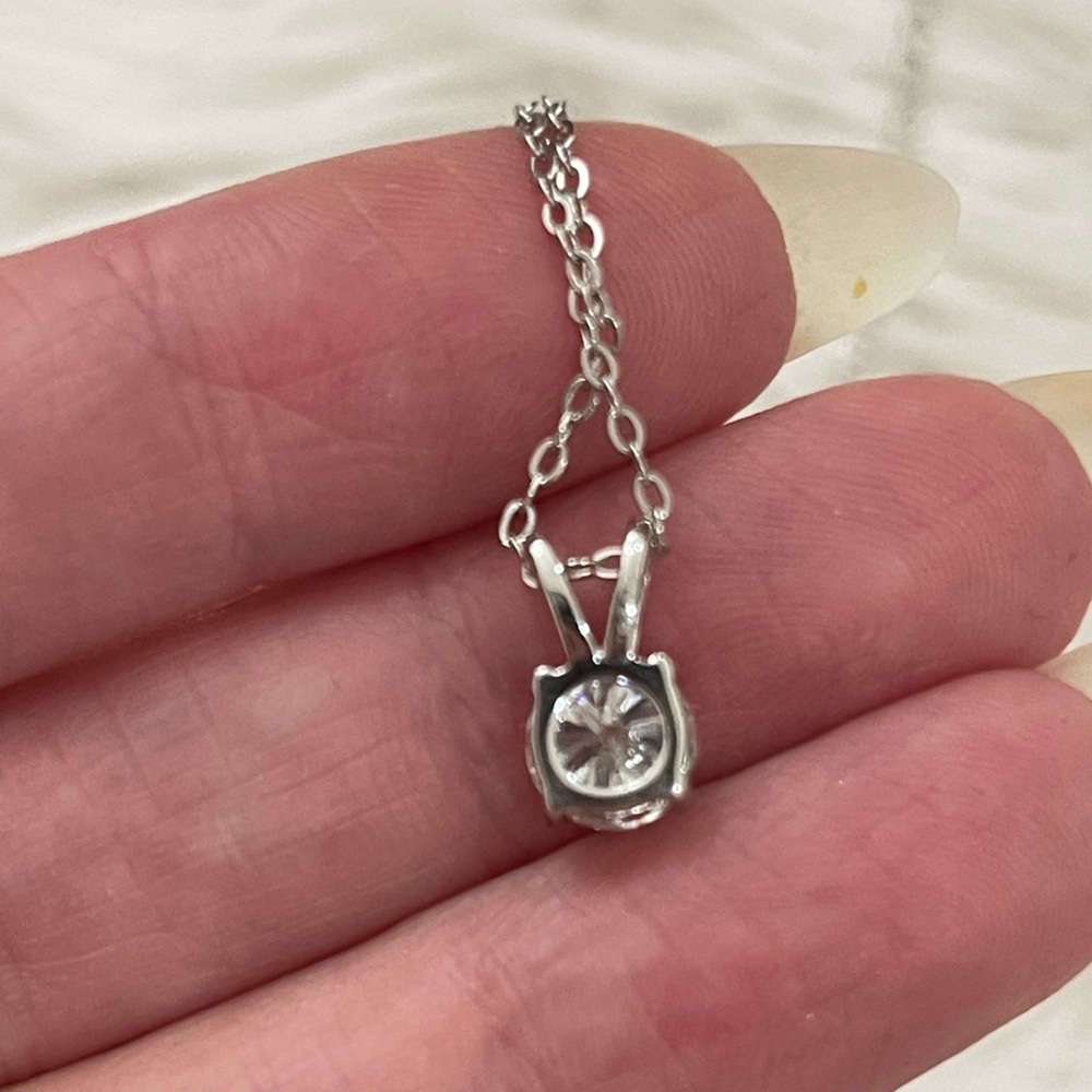1 ct Moissanite Pendant Necklace Brand new with GRA certification - Picture 4 of 5